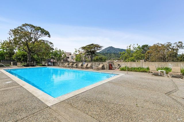 827 Via Casitas, Greenbrae, CA 94904