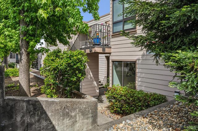 827 Via Casitas, Greenbrae, CA 94904