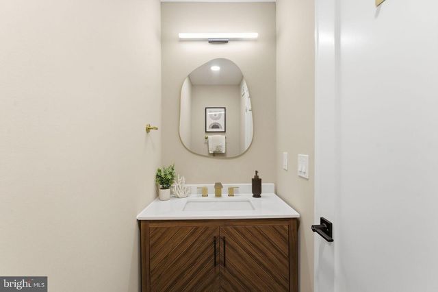 11800 BEEKMAN PL, Potomac, MD 20854