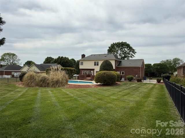 8219 Deer Drive, Harrisburg, NC 28075