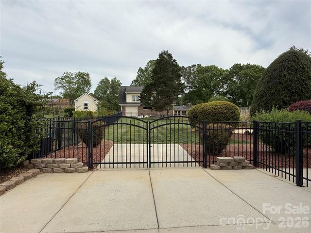 8219 Deer Drive, Harrisburg, NC 28075