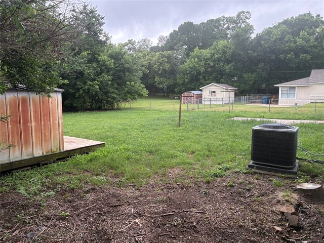 404 W Heron Street, Denison, TX 75020
