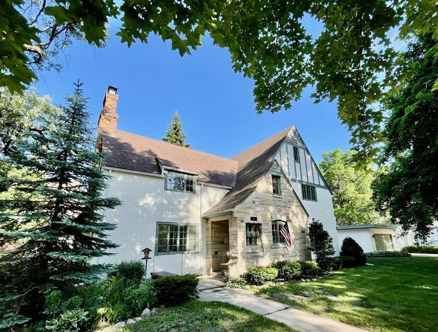 810 3rd Street NW, Austin, MN 55912