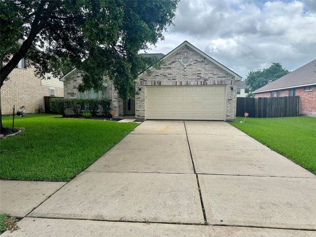 1039 N Teal Estates Circle, Fresno, TX 77545