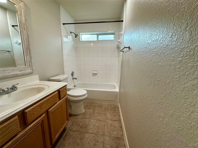 1039 N Teal Estates Circle, Fresno, TX 77545