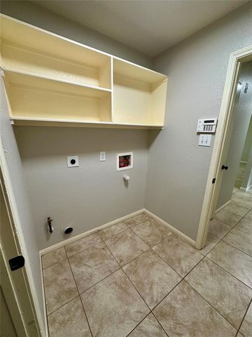 1039 N Teal Estates Circle, Fresno, TX 77545
