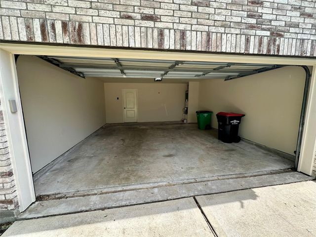 1039 N Teal Estates Circle, Fresno, TX 77545