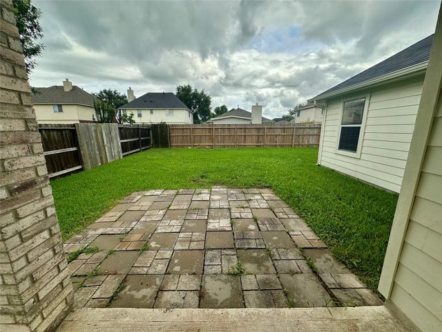 1039 N Teal Estates Circle, Fresno, TX 77545