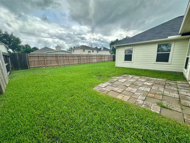 1039 N Teal Estates Circle, Fresno, TX 77545