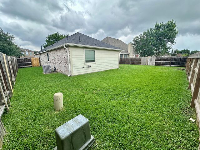 1039 N Teal Estates Circle, Fresno, TX 77545