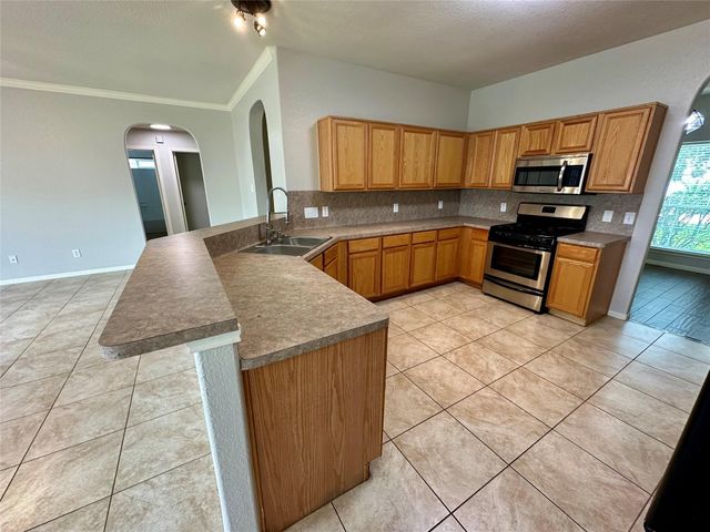 1039 N Teal Estates Circle, Fresno, TX 77545