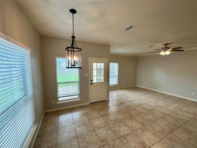 1039 N Teal Estates Circle, Fresno, TX 77545