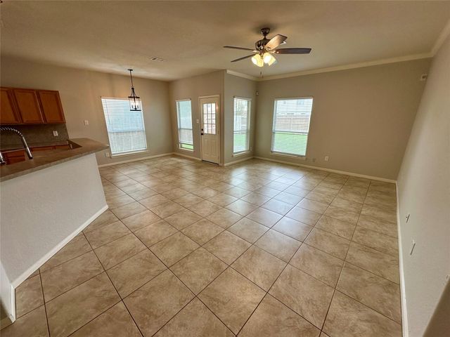 1039 N Teal Estates Circle, Fresno, TX 77545