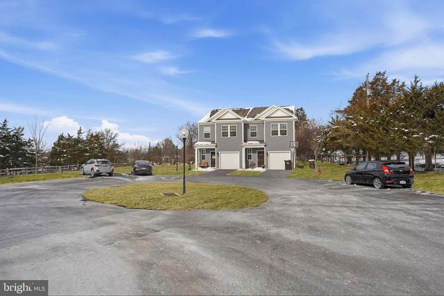 975 STILL WATERS LN, Pennsburg, PA 18073