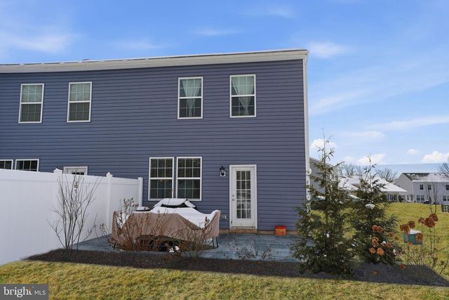 975 STILL WATERS LN, Pennsburg, PA 18073