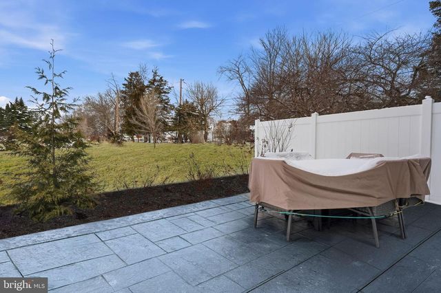 975 STILL WATERS LN, Pennsburg, PA 18073