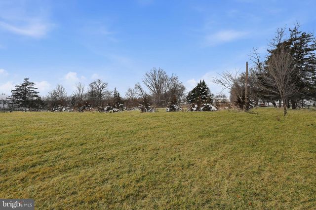 975 STILL WATERS LN, Pennsburg, PA 18073