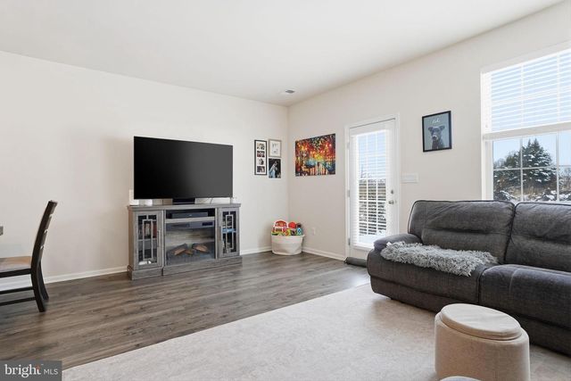 975 STILL WATERS LN, Pennsburg, PA 18073