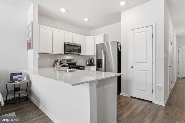 975 STILL WATERS LN, Pennsburg, PA 18073