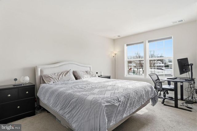 975 STILL WATERS LN, Pennsburg, PA 18073