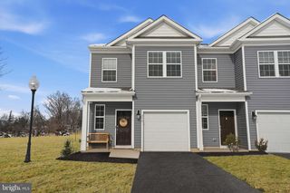 975 STILL WATERS LN, Pennsburg, PA 18073