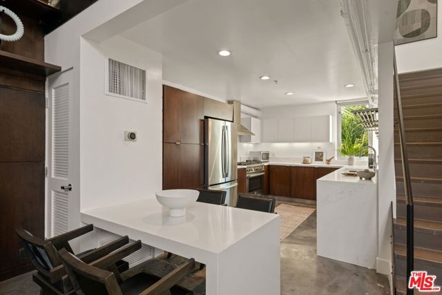 1037 N Laurel Avenue 14, West Hollywood, CA 90046