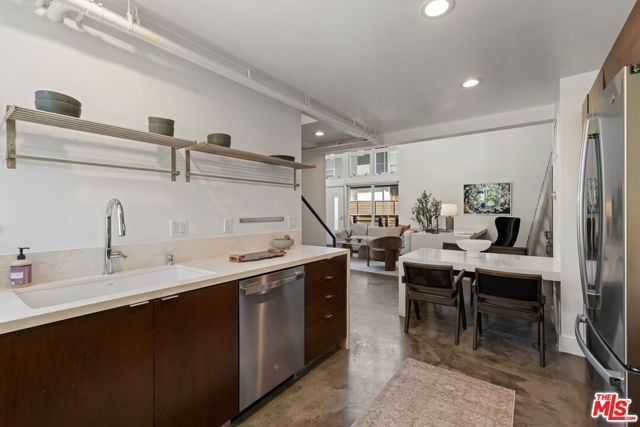 1037 N Laurel Avenue 14, West Hollywood, CA 90046