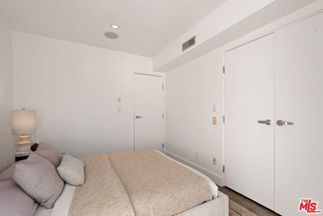 1037 N Laurel Avenue 14, West Hollywood, CA 90046