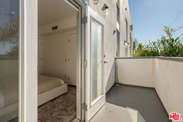 1037 N Laurel Avenue 14, West Hollywood, CA 90046