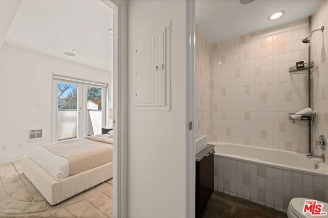 1037 N Laurel Avenue 14, West Hollywood, CA 90046