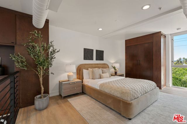 1037 N Laurel Avenue 14, West Hollywood, CA 90046