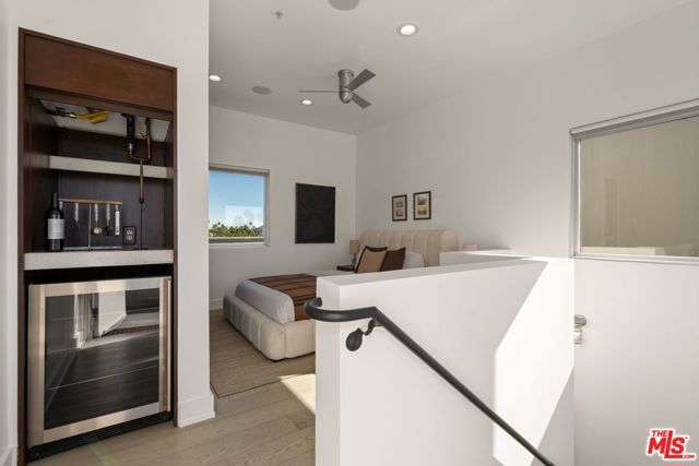 1037 N Laurel Avenue 14, West Hollywood, CA 90046