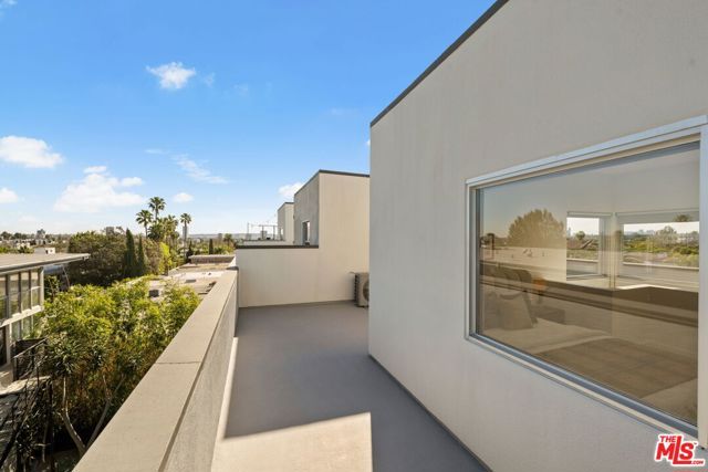 1037 N Laurel Avenue 14, West Hollywood, CA 90046