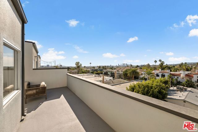 1037 N Laurel Avenue 14, West Hollywood, CA 90046