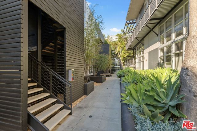 1037 N Laurel Avenue 14, West Hollywood, CA 90046