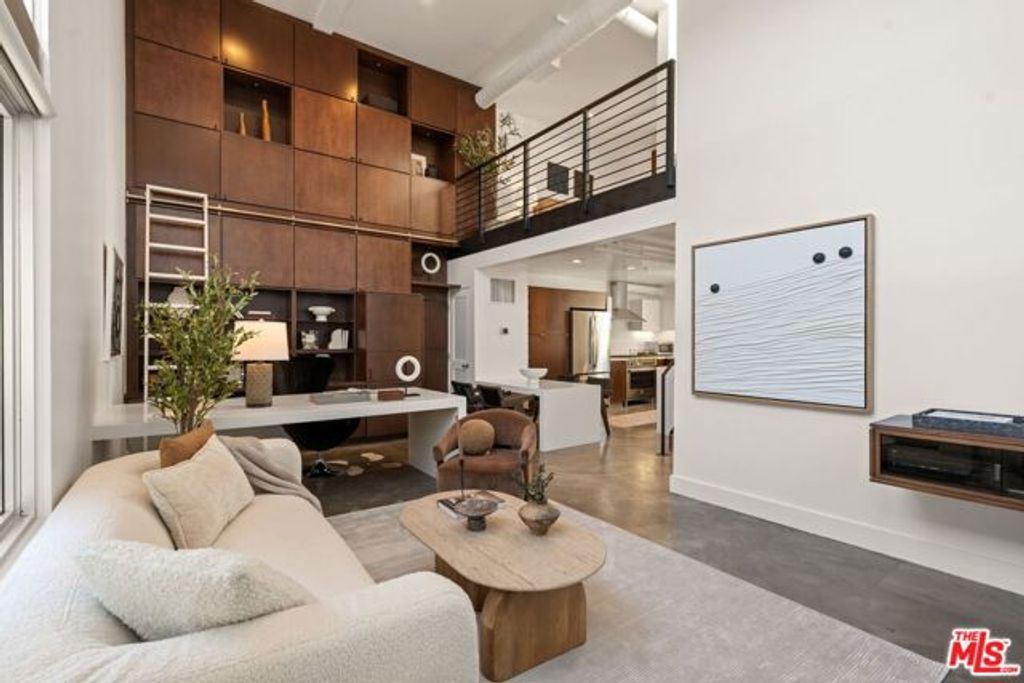 1037 N Laurel Avenue 14, West Hollywood, CA 90046