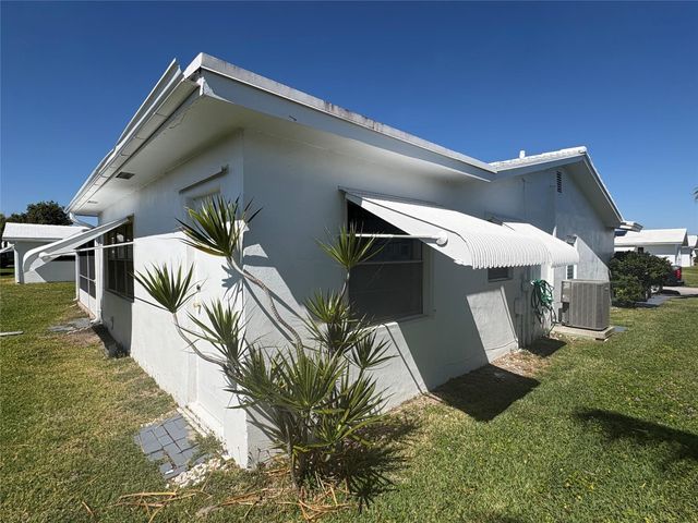 2392 SW 13th Terrace, Boynton Beach, FL 33426