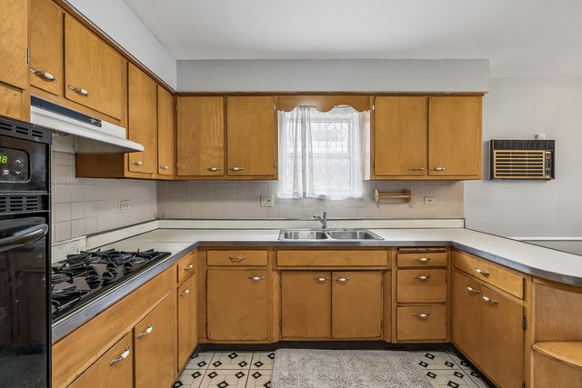 4916 N Rutherford Avenue, Chicago, IL 60656