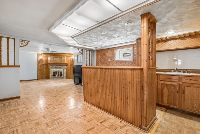 4916 N Rutherford Avenue, Chicago, IL 60656