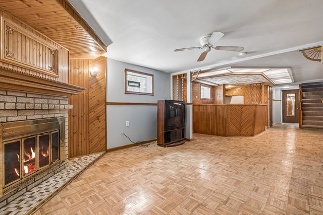 4916 N Rutherford Avenue, Chicago, IL 60656