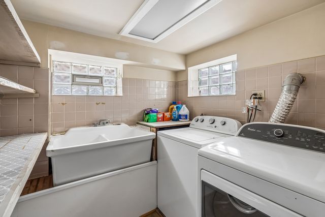 4916 N Rutherford Avenue, Chicago, IL 60656