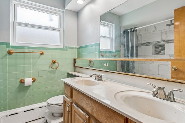 4916 N Rutherford Avenue, Chicago, IL 60656