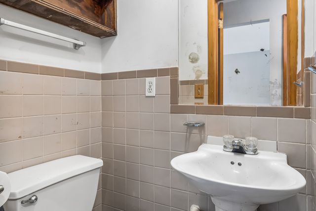 4916 N Rutherford Avenue, Chicago, IL 60656