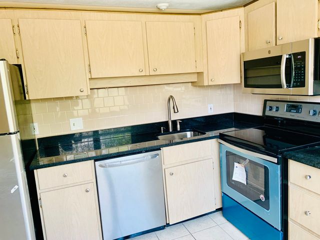 8B Mayberry Drive 5, Westborough, MA 01581