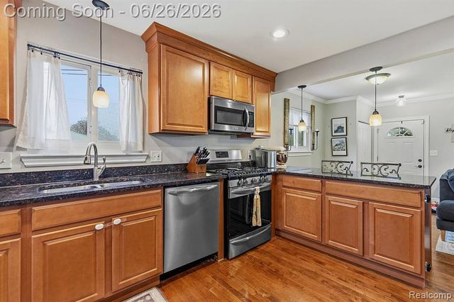 31469 Newport Drive, Warren, MI 48088