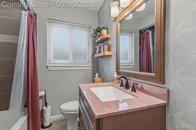 31469 Newport Drive, Warren, MI 48088