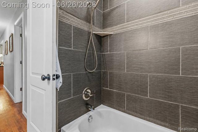 31469 Newport Drive, Warren, MI 48088