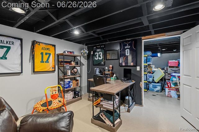 31469 Newport Drive, Warren, MI 48088