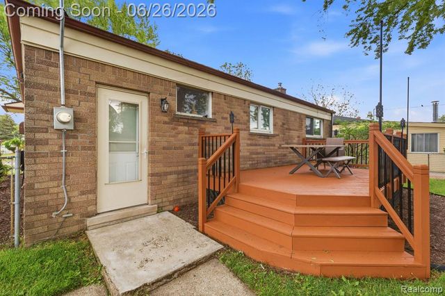31469 Newport Drive, Warren, MI 48088