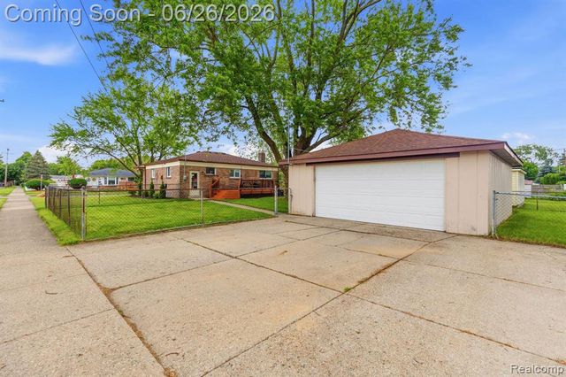 31469 Newport Drive, Warren, MI 48088